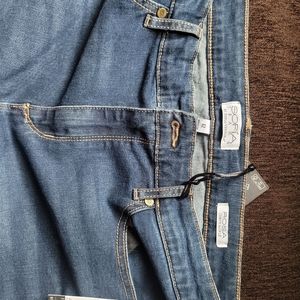 Size 12 Sofia Vergara jeans -New